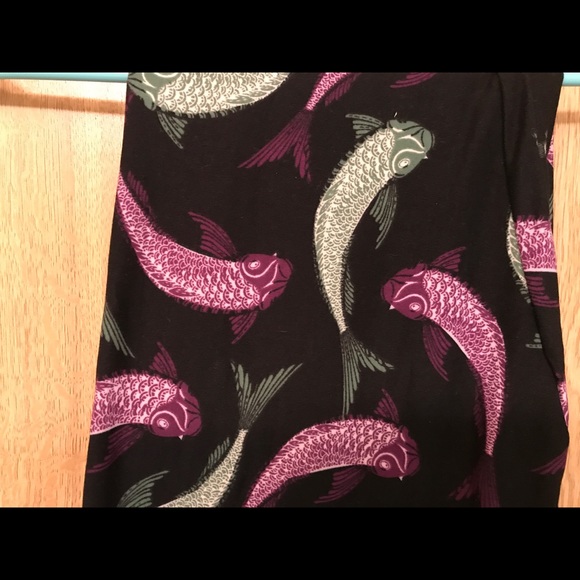 LuLaRoe Pants - Lularoe Coi Fish Leggings - TC 🐟